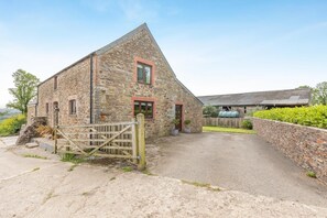 Exterior - 4 Bed in St. Endellion (oc-t30725) (Trelights)