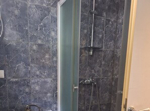Shower, hair dryer, towels - Apartment Beleca - One Bedroom Apartment with Balcony (Podstrana)