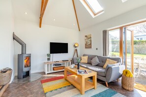 Living area - 5 Bed in Trevone (oc-s30762) (Trevone)