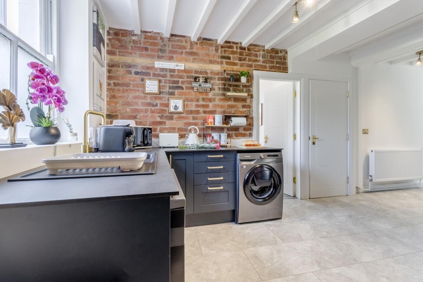 電子レンジ、オーブン、食器洗い機、調理 器具と食器