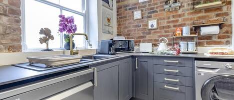 Microwave, oven, dishwasher, cookware/dishes/utensils