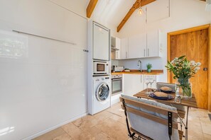 Horno y utensilios de cocina 