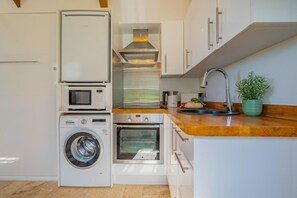 Horno y utensilios de cocina 