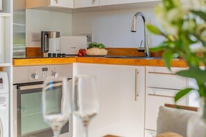 Horno y utensilios de cocina 