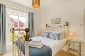 4 chambres, fer et planche à repasser, lit de bébé portatif