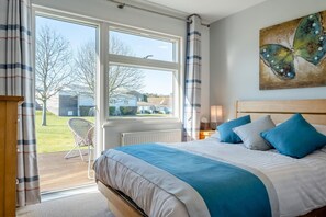 Bügeleisen/Bügelbrett, Reisekinderbett, kostenloses WLAN, Bettwäsche