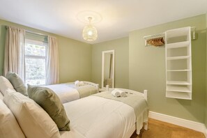 Travel crib, free WiFi, bed sheets - 3 Bed in Cromford (oc-t30751) (Cromford)