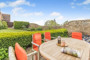 Outdoor dining - 3 Bed in Tong (oc-t30724) (Tong)