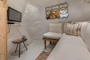 TV - 1 Bed in St. Ives (oc-b30675) (St Ives)