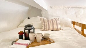 1 slaapkamer, een strijkplank/strijkijzer, gratis wifi, beddengoed