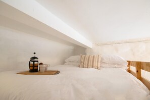 Iron/ironing board, free WiFi, bed sheets - 1 Bed in St. Ives (oc-b30675) (St Ives)