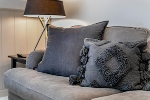TV - 1 Bed in St. Ives (oc-c30676) (St Ives)