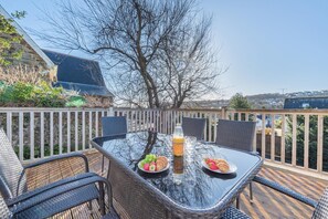 Outdoor dining - 3 Bed in Saundersfoot (oc-c30698) (Saundersfoot)
