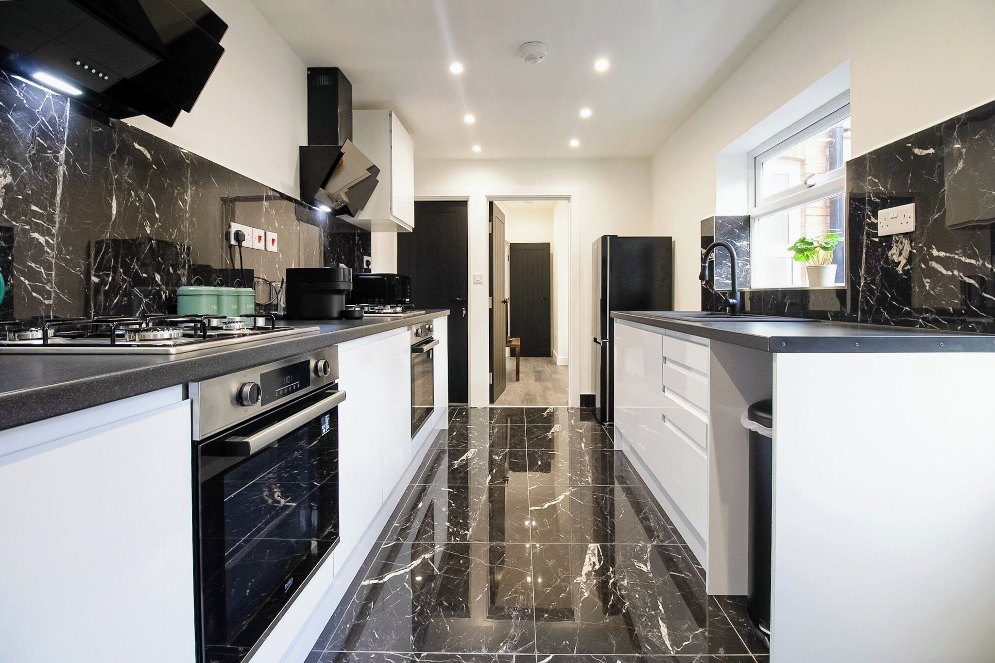 Micro-ondes, four, plaque de cuisson