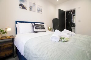 6 habitaciones, tabla de planchar con plancha, internet y ropa de cama 