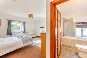 Towels - 4 Bed in East Allington (oc-k30711) (East Allington)