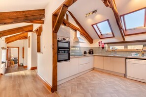 Microwave, oven, dishwasher, high chair - 4 Bed in East Allington (oc-k30711) (East Allington)
