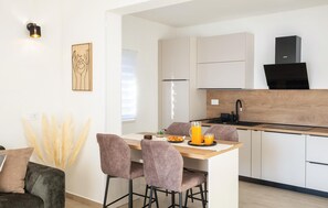Dining - Nice home in Karbuni with WiFi (Karbuni)