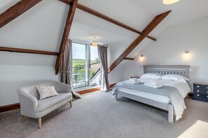 Iron/ironing board, travel cot, free WiFi, bed sheets - 6 Bed in East Allington (oc-p30712) (East Allington)