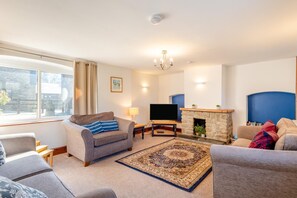 TV - 4 Bed in East Allington (oc-k30713) (East Allington)