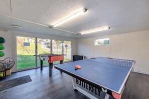 Games room - 5 Bed in East Allington (oc-m30714) (East Allington)