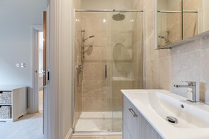 Towels - 3 Bed in Docking (oc-c30709) (Docking)