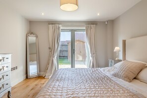 Iron/ironing board, free WiFi, bed sheets - 3 Bed in Docking (oc-c30709) (Docking)