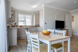Dining - 2 Bed in Totland Bay (oc-c30684) (Totland)