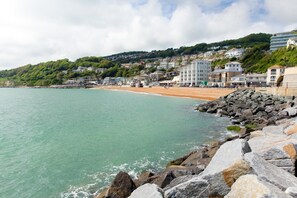 Beach - 4 Bed in Ventnor (oc-k30685) (Ventnor)
