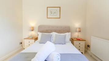 4 bedrooms, iron/ironing board, travel crib, WiFi (free)