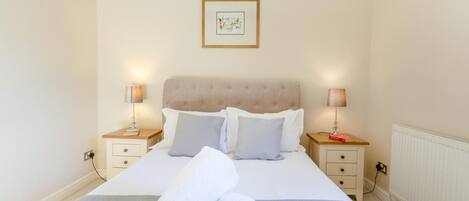 4 bedrooms, iron/ironing board, travel crib, WiFi (free)