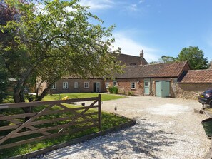 Exterior - 4 Bed in Brent Knoll (oc-n30732) (Brent Knoll)
