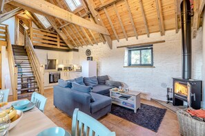 TV, fireplace - 2 Bed in Clevedon (oc-t30786) (Clavedon)