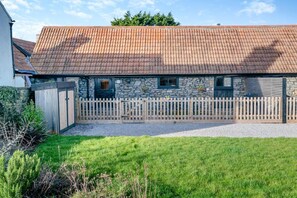 Exterior - 2 Bed in Clevedon (oc-t30786) (Clavedon)