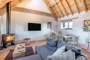 TV, fireplace - 2 Bed in Clevedon (oc-t30786) (Clavedon)
