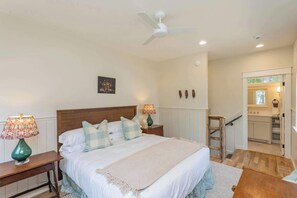 Escrivaninha, Wi-Fi, roupa de cama