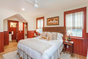 Skrivebord, wi-fi og sengetøy