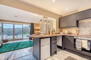 Horno y utensilios de cocina 