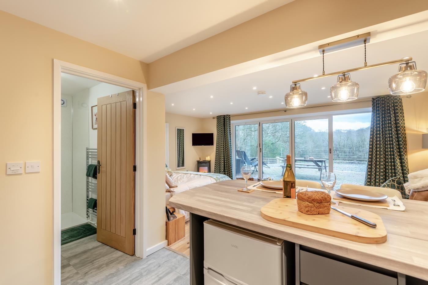 Free WiFi, bed sheets