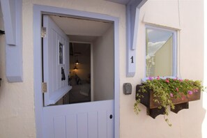 Exterior - 2 Bed in Brixham (oc-w30730) (Brixham)