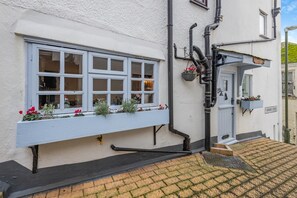 Unclassified image, 2 of 18, button - 2 Bed in Brixham (oc-w30730) (Brixham)