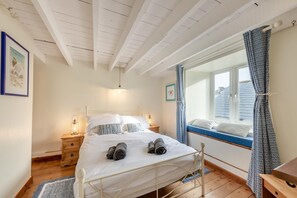 2 bedrooms, iron/ironing board, travel cot, free WiFi - 2 Bed in Brixham (oc-w30730) (Brixham)