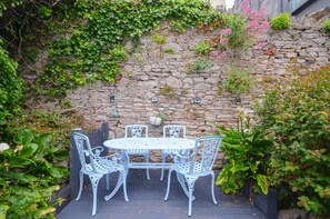 Unclassified image, 3 of 18, button - 2 Bed in Brixham (oc-w30730) (Brixham)