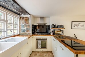 Unclassified image, 5 of 18, button - 2 Bed in Brixham (oc-w30730) (Brixham)