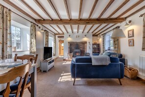 TV, fireplace - 3 Bed in Kelling (oc-b30811) (Kelling)
