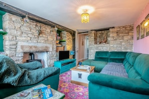 TV, fireplace - 3 Bed in Swanage (oc-h30752) (Swanage)