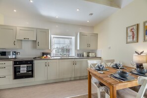 Oven, cookware/dishes/utensils - 2 Bed in Cornhill-on-Tweed (oc-d30765) (Cornhill-on-Tweed)