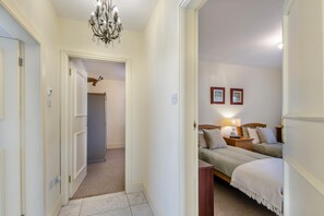 Silitysrauta/-lauta, ilmainen Wi-Fi, vuodevaatteet