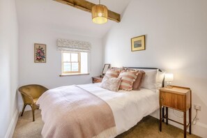 2 bedrooms, iron/ironing board, free WiFi, bed sheets - 2 Bed in Cowling (oc-l30774) (Cowling)