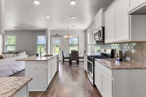 Mikrobølgeovn, ovn, kogeplade, opvaskemaskine